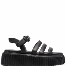 Сандалии с пряжками