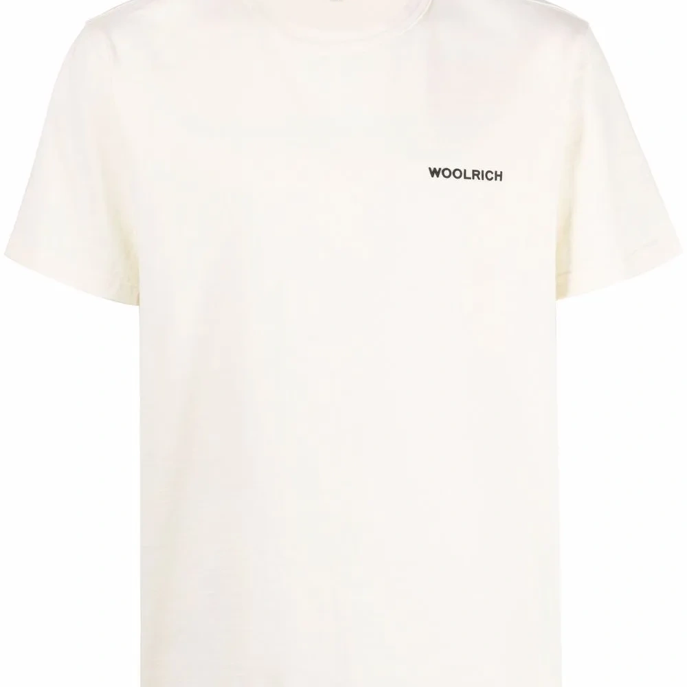 Футболка с логотипом