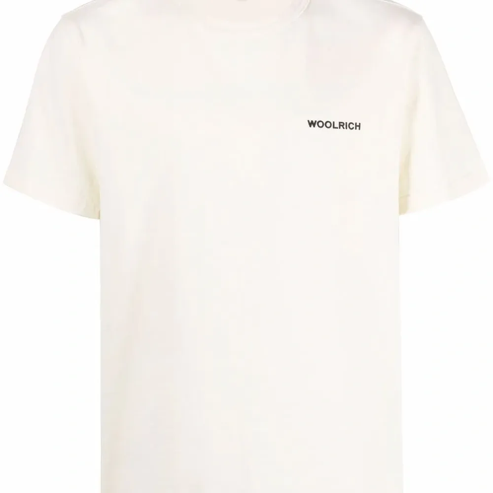 Футболка с логотипом