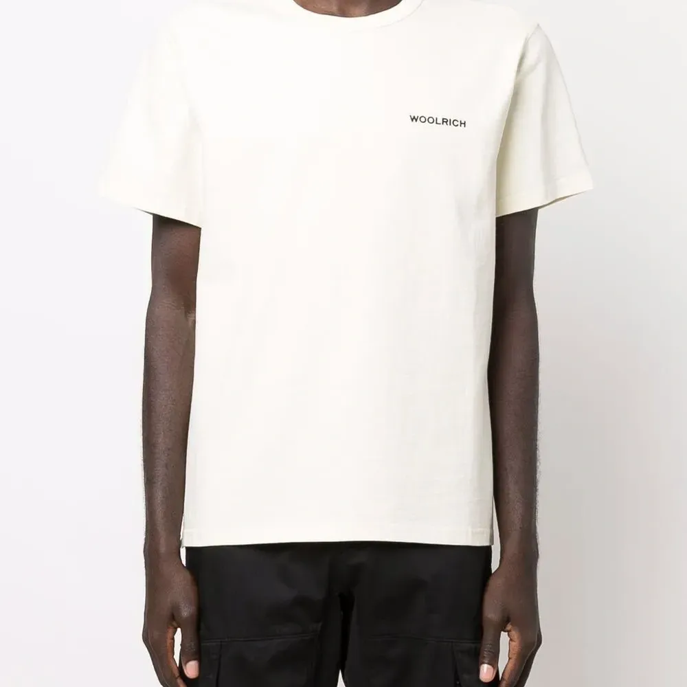 Футболка с логотипом