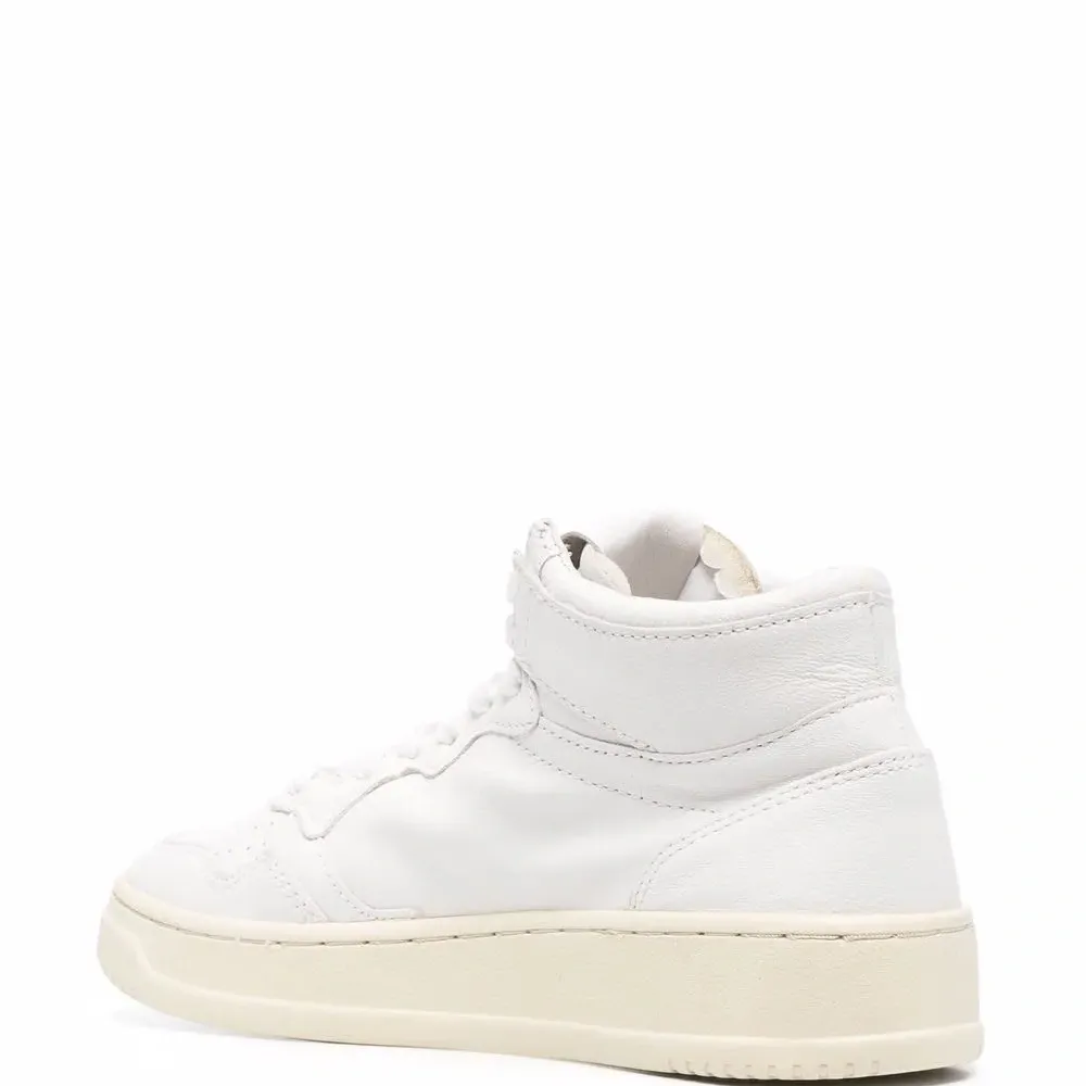 Кроссовки с нашивкой-логотипом