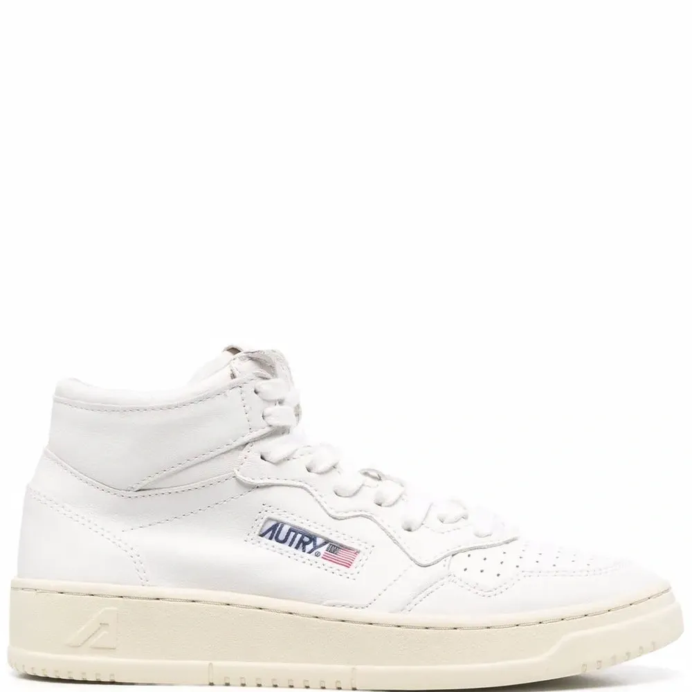 Кроссовки с нашивкой-логотипом