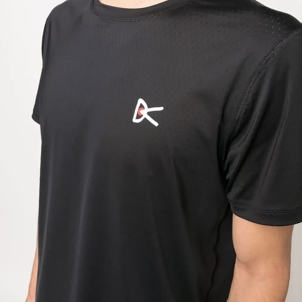 Футболка с логотипом