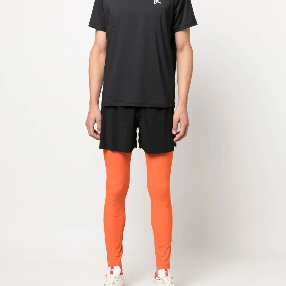 Футболка с логотипом