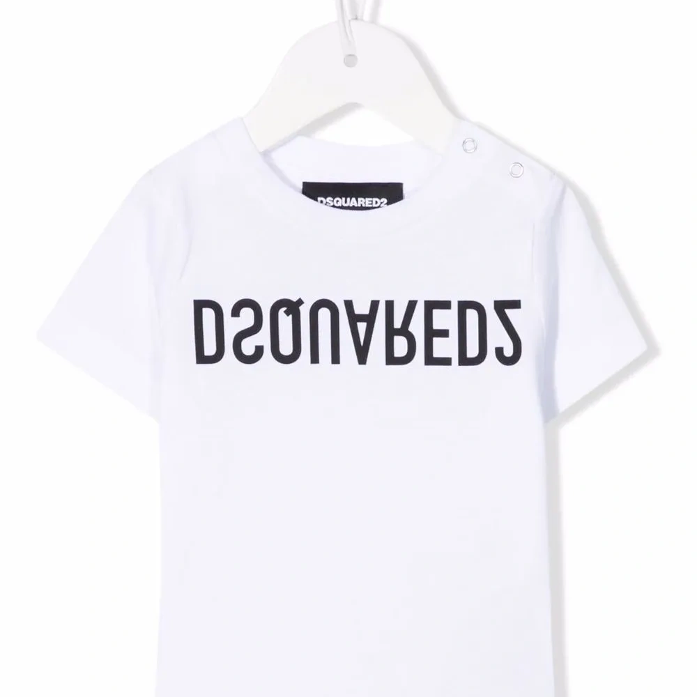 Футболка с логотипом