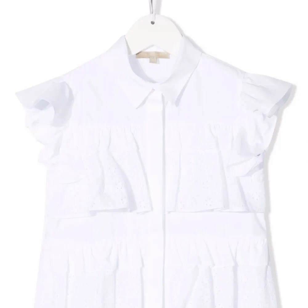 Рубашка без рукавов с оборками