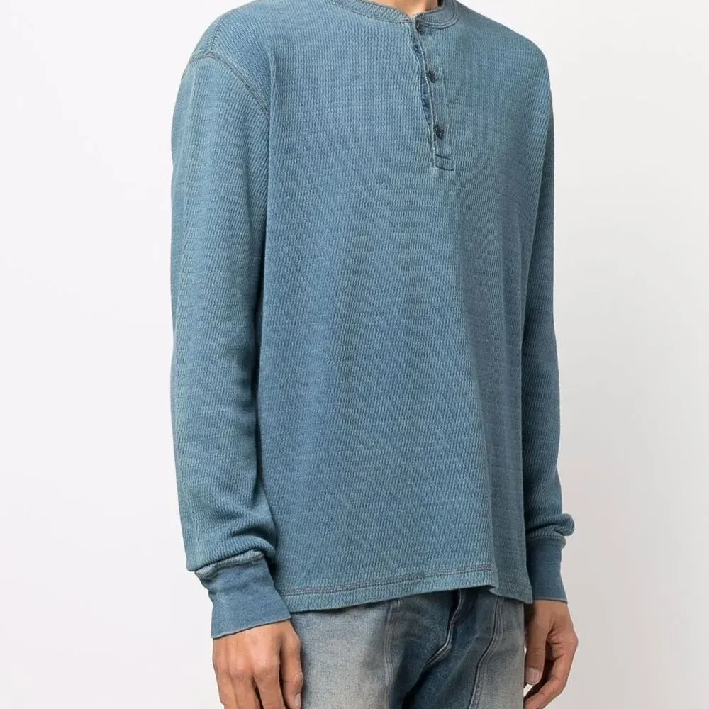 Футболка с планкой на пуговицах