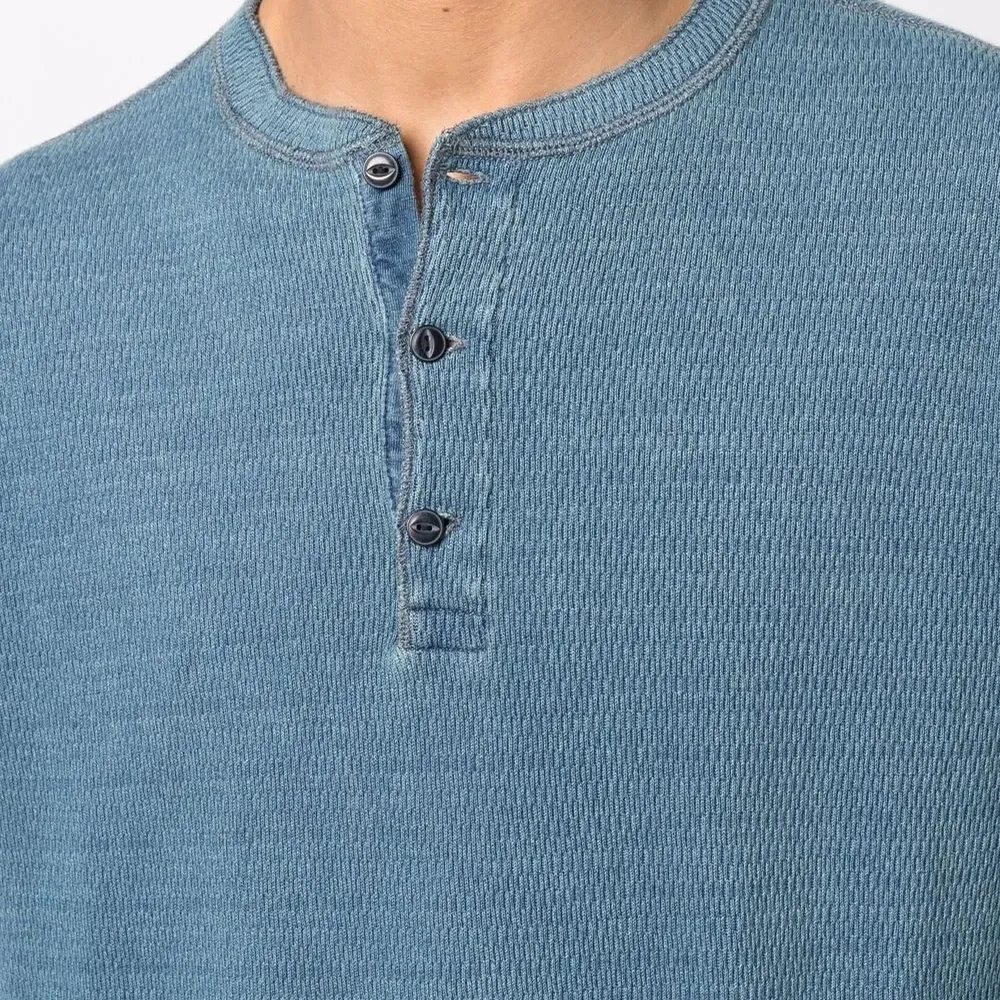 Футболка с планкой на пуговицах