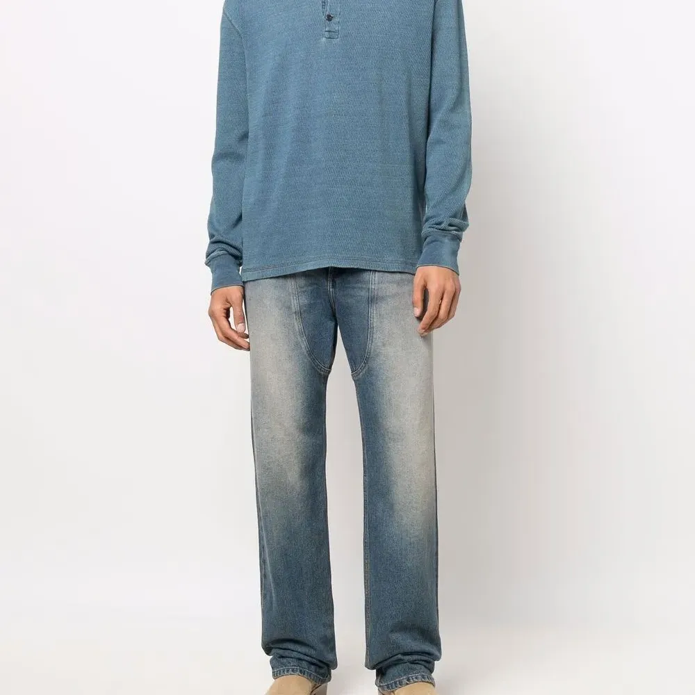 Футболка с планкой на пуговицах