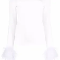 Топ с открытыми плечами и перьями