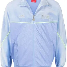 Легкая спортивная куртка