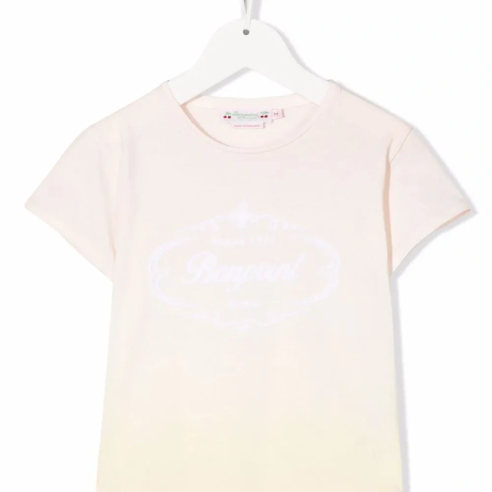 Футболка с эффектом градиента и логотипом