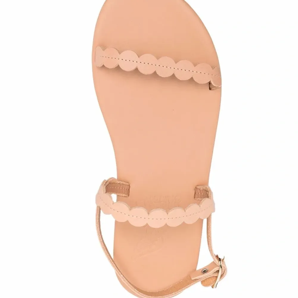 Сандалии с ремешком на пятке