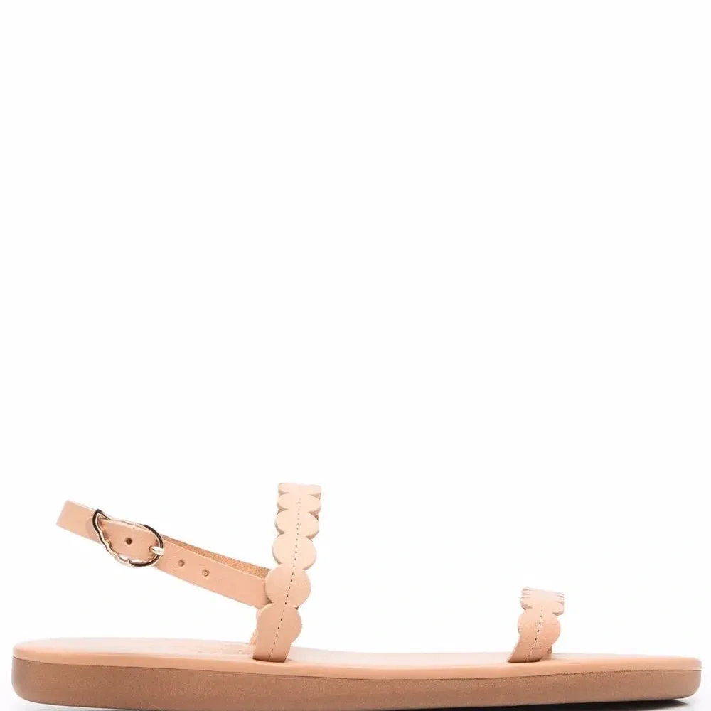 Сандалии с ремешком на пятке