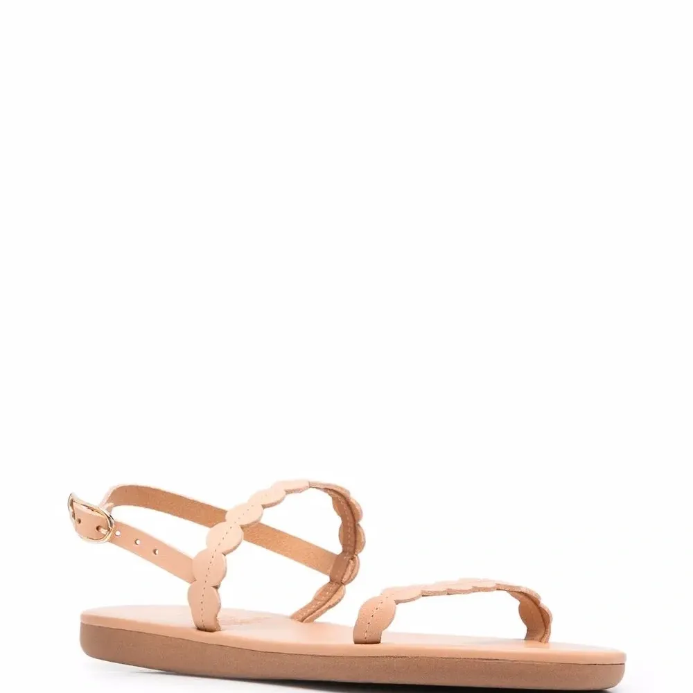 Сандалии с ремешком на пятке