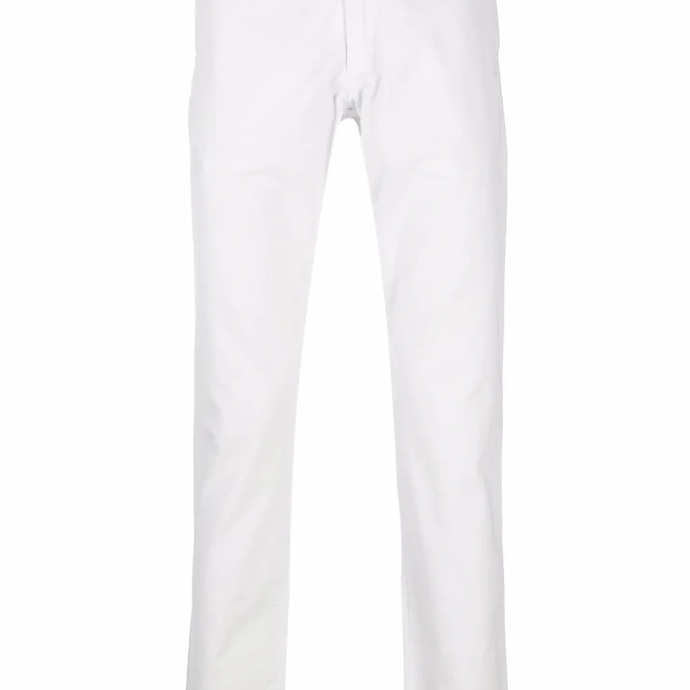 Брюки чинос с карманами