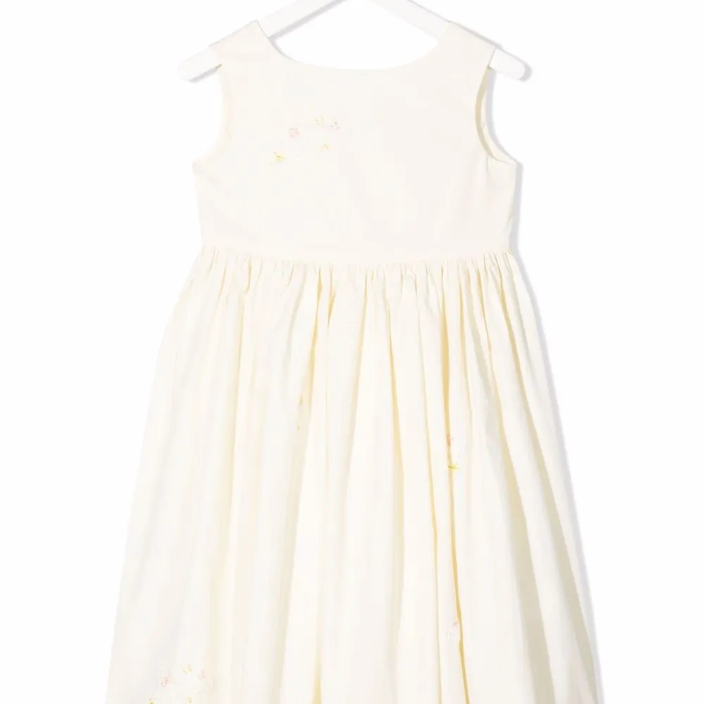 Платье без рукавов со складками