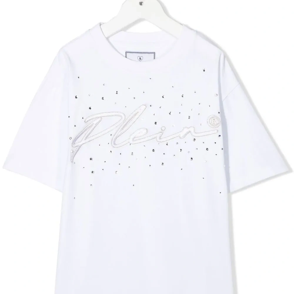 Футболка с вышитым логотипом