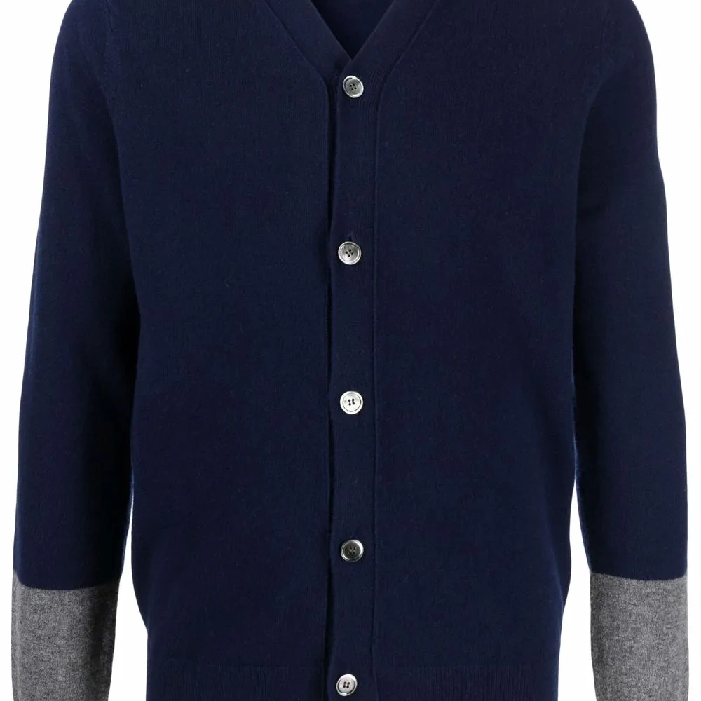 Шерстяной кардиган с V-образным вырезом