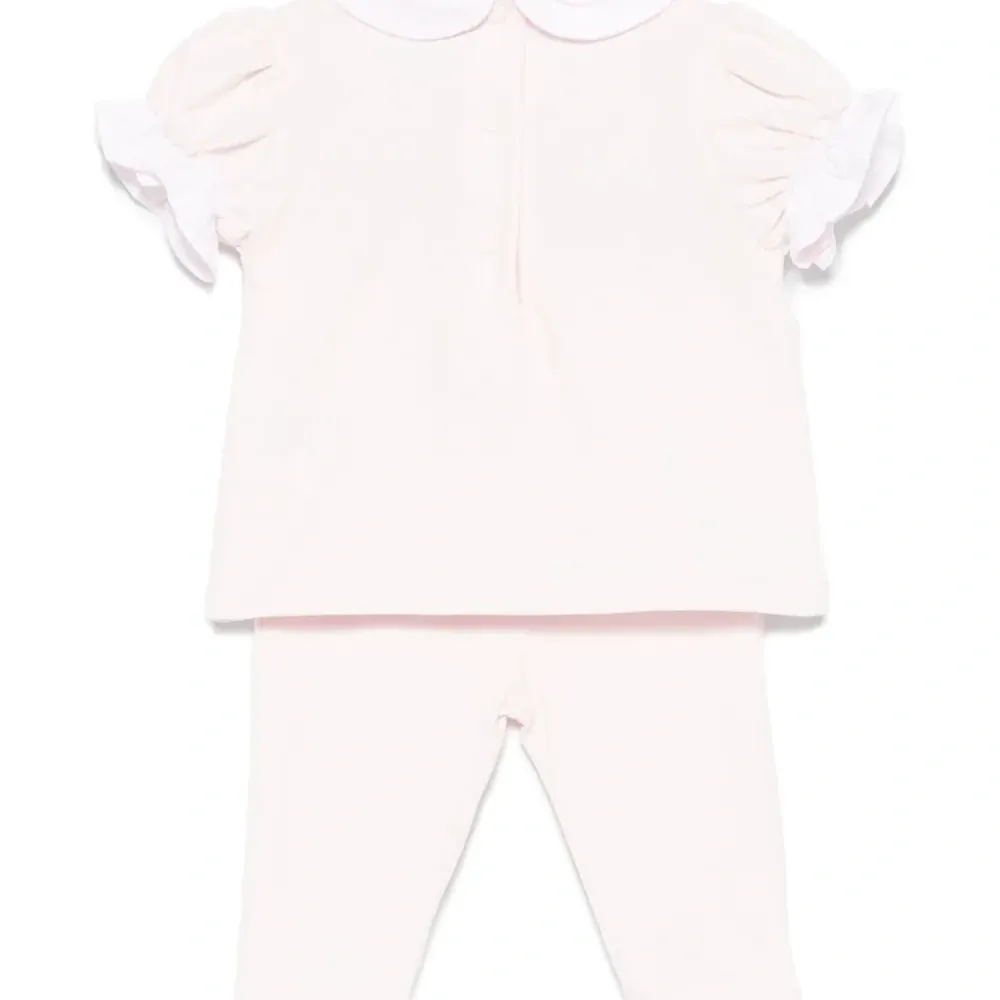 Комплект из топа и брюк с аппликацией