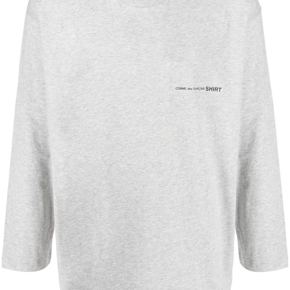 Футболка с длинными рукавами и логотипом