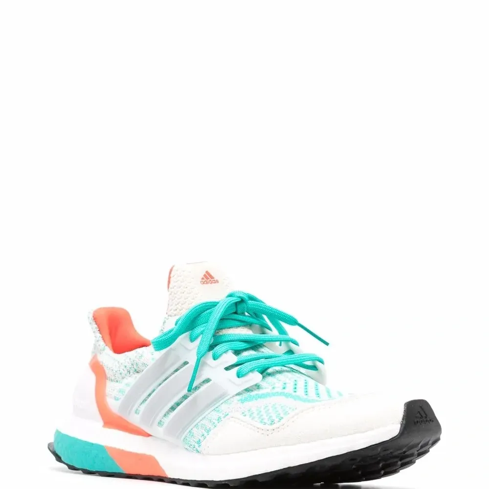 Кроссовки в стиле колор-блок