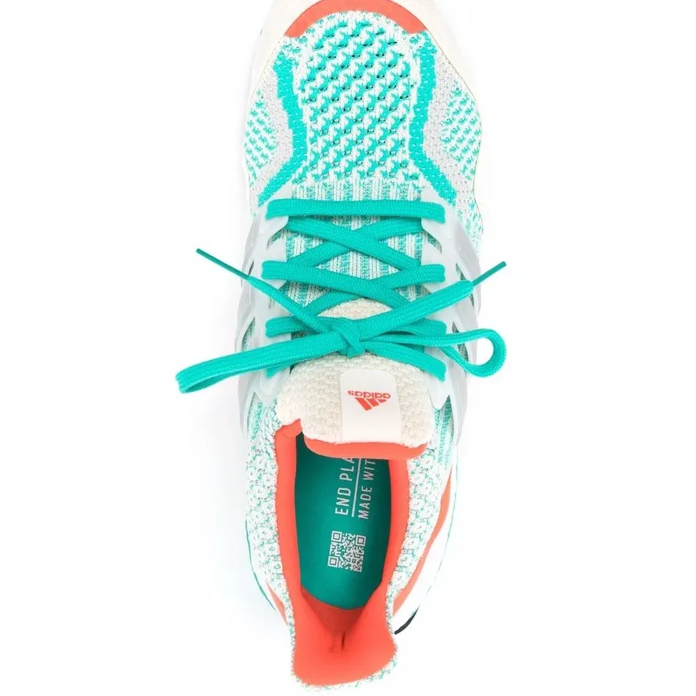 Кроссовки в стиле колор-блок