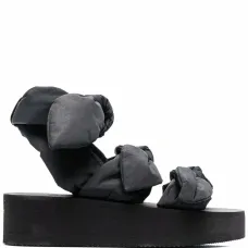 Сандалии с дутыми ремешками и бантами