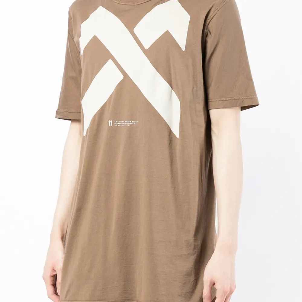 Футболка с логотипом