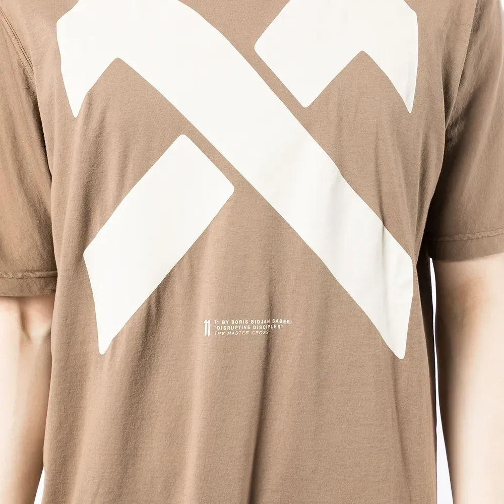 Футболка с логотипом