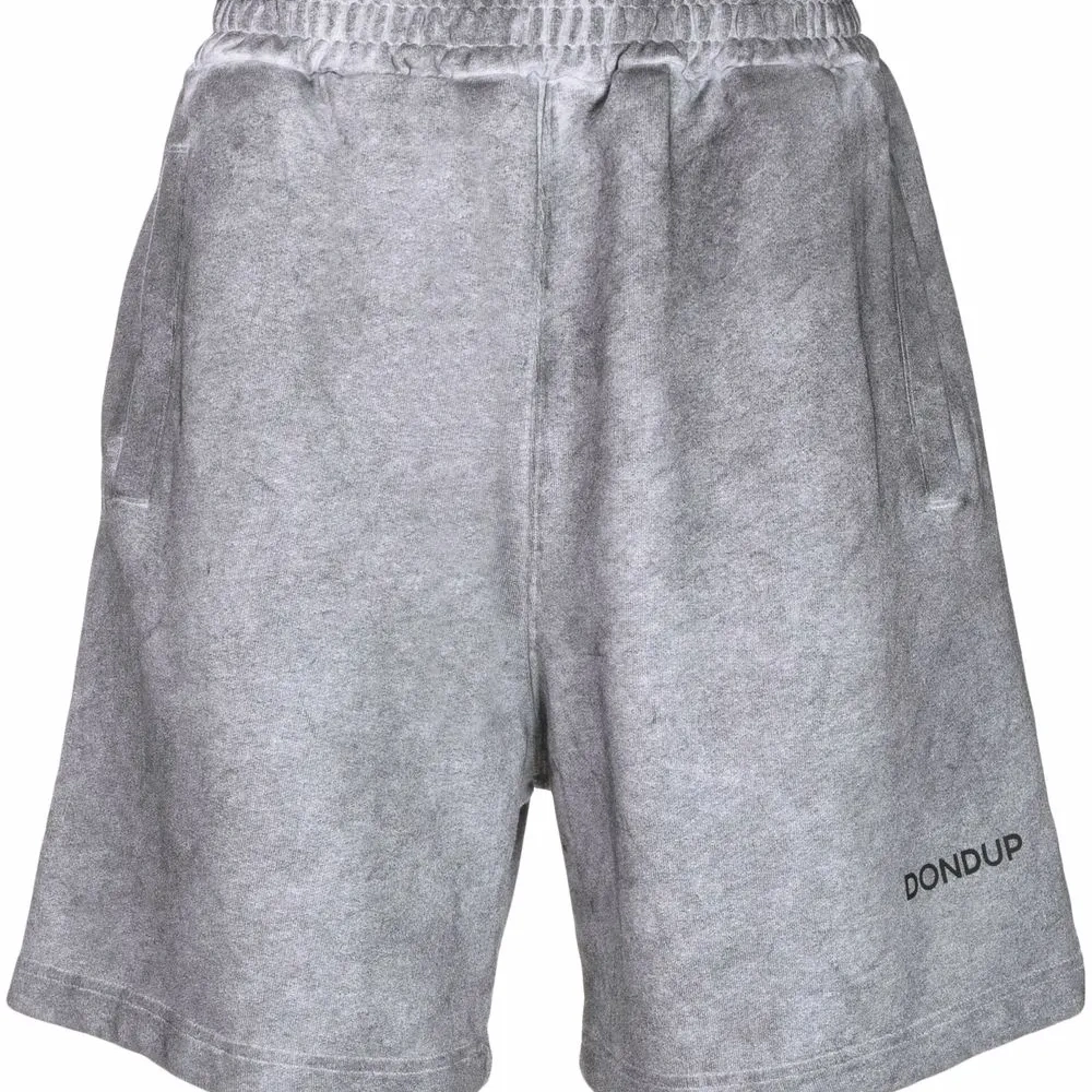 Спортивные шорты с логотипом