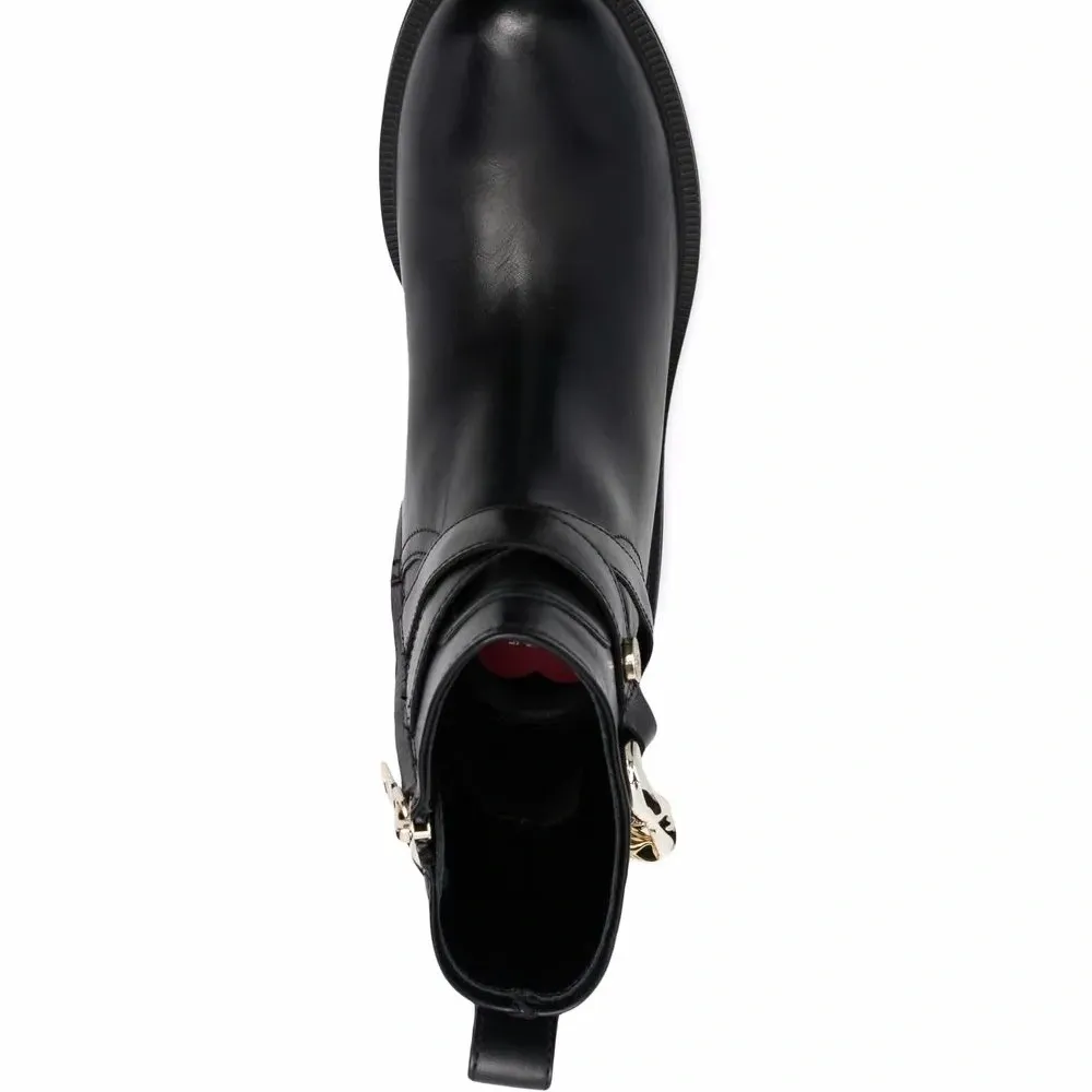 Ботинки с цепочкой