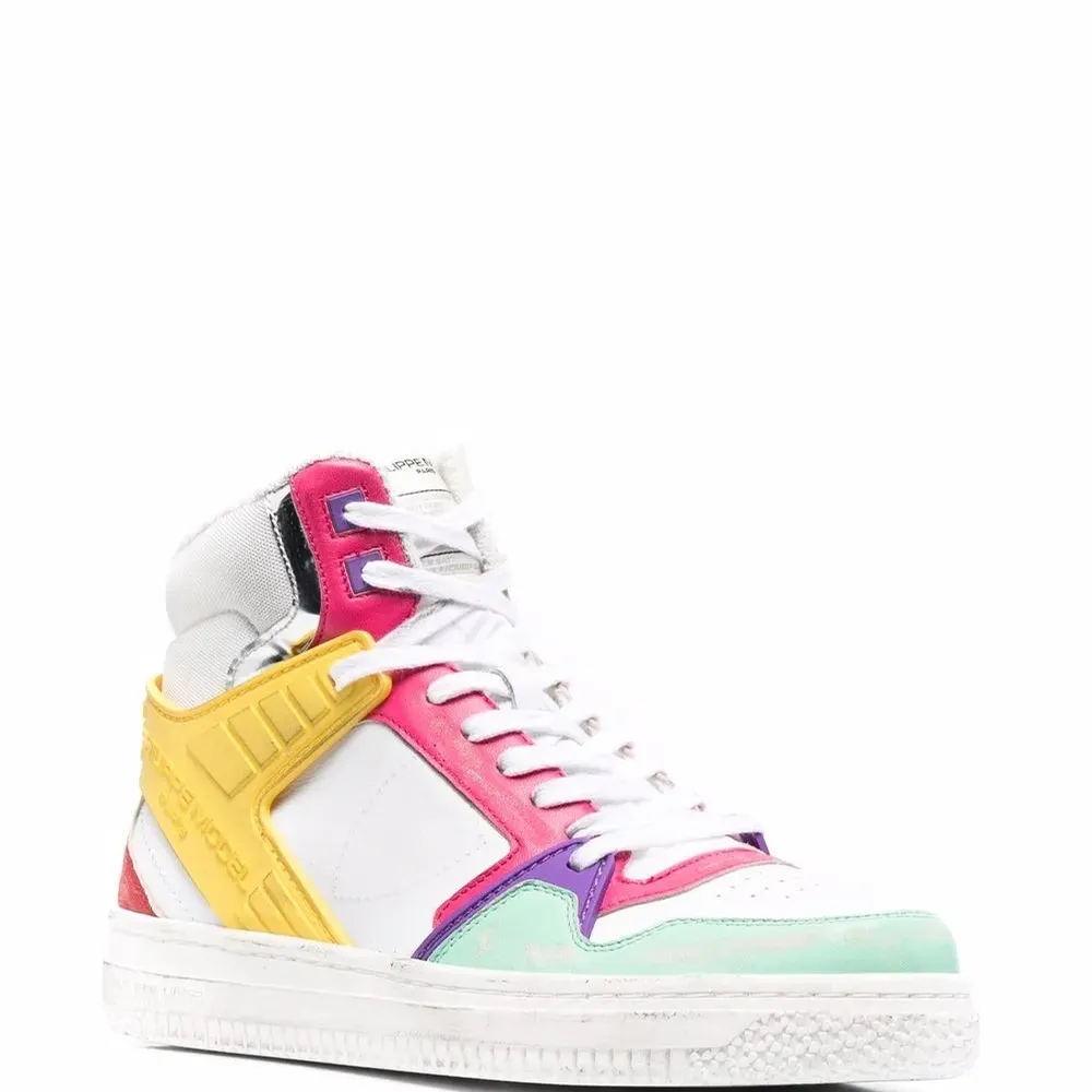 Высокие кроссовки LGHD