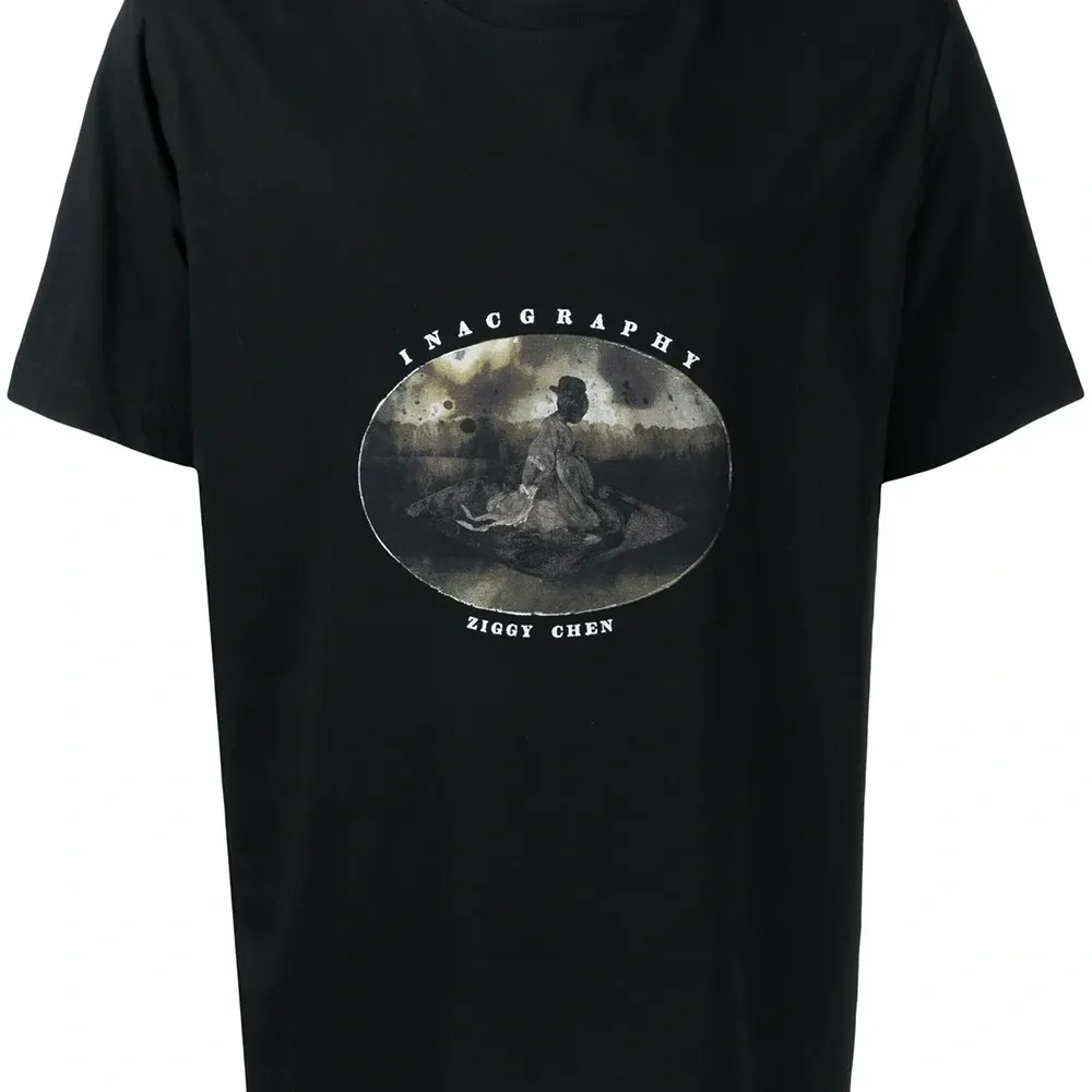 Футболка с графичным принтом