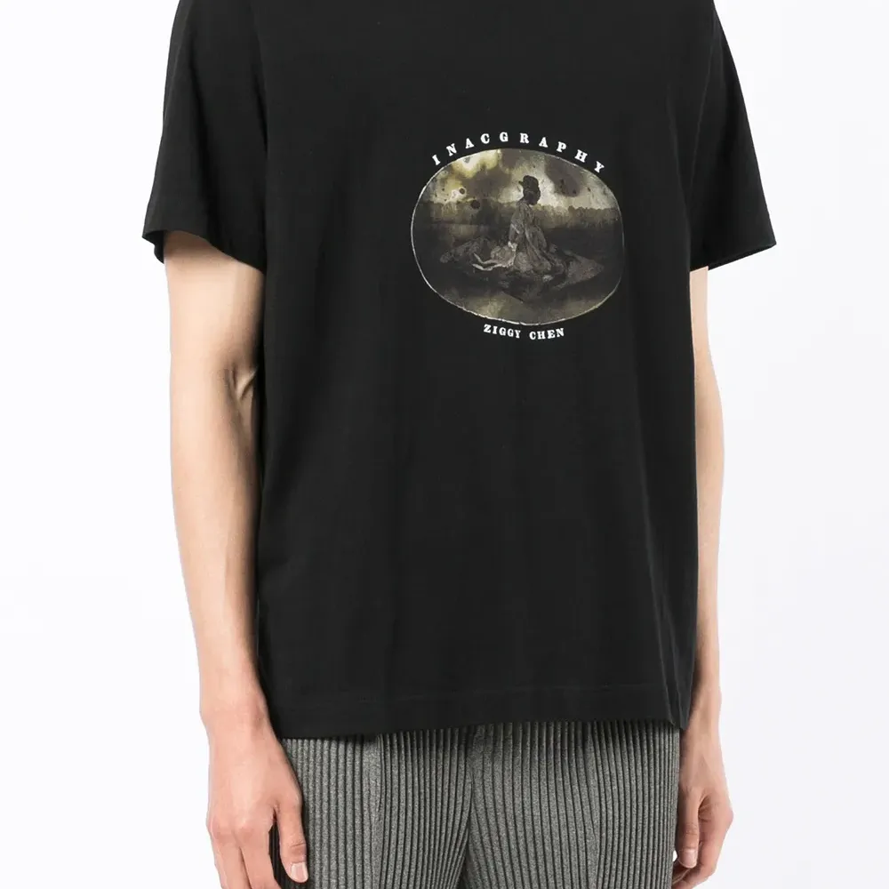 Футболка с графичным принтом