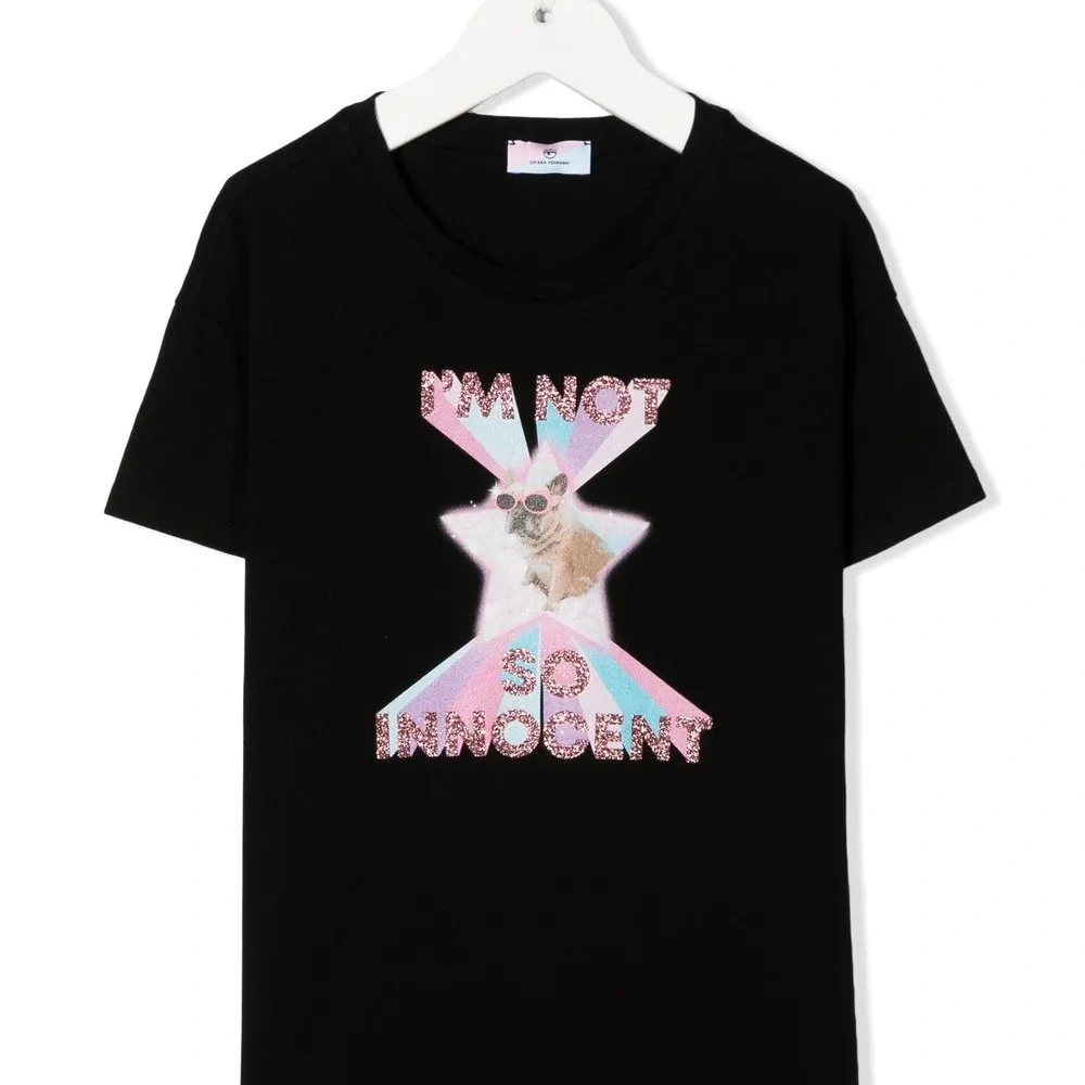 Футболка с надписью и блестками