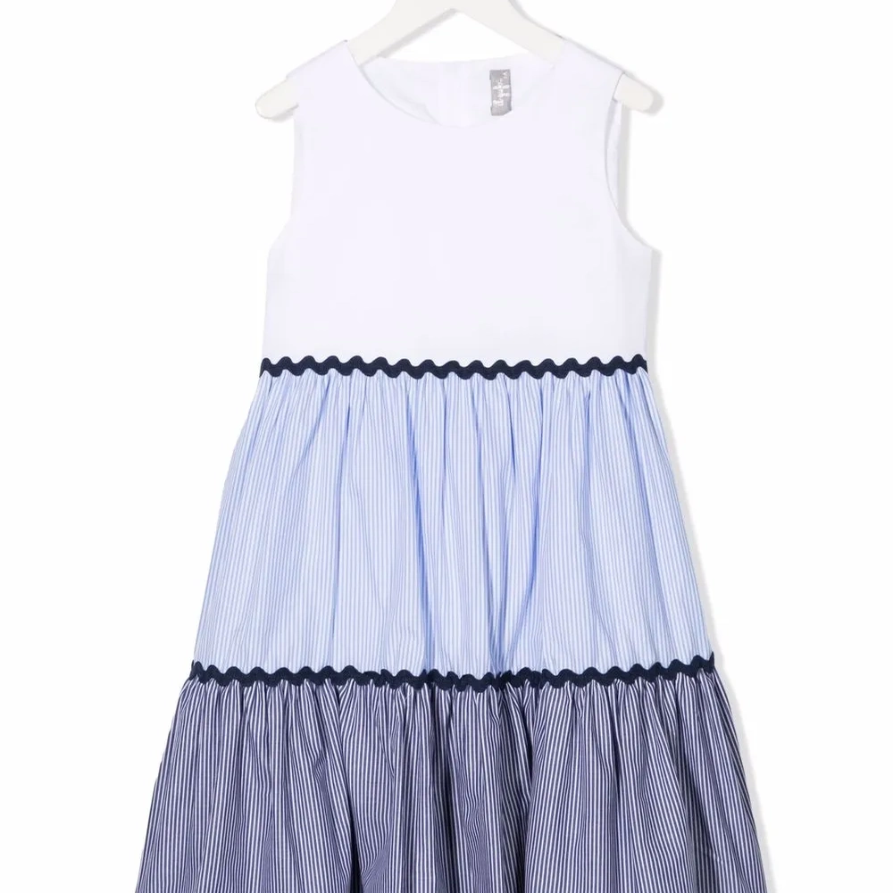 Расклешенное платье в стиле колор-блок