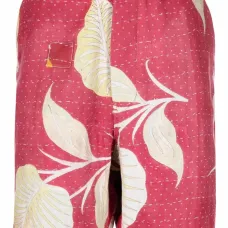 Шорты-бермуды с карманами и принтом