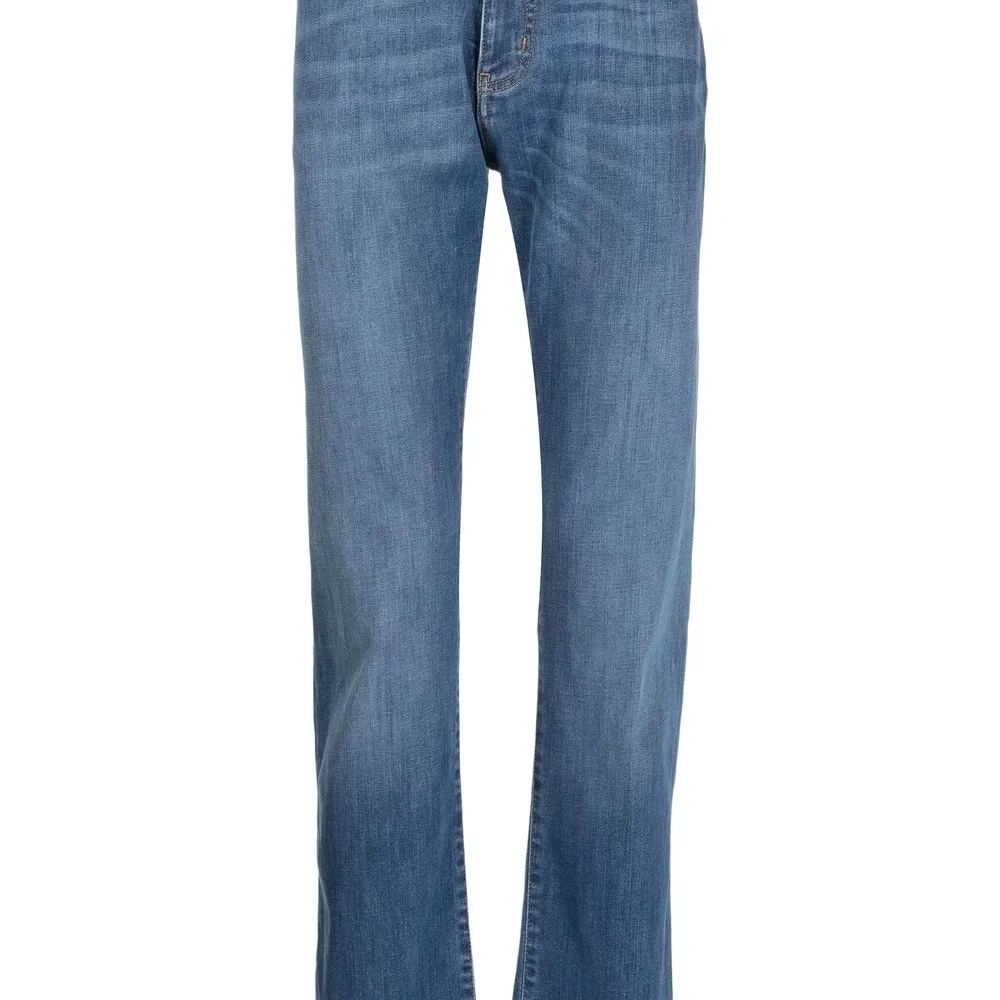 Прямые джинсы