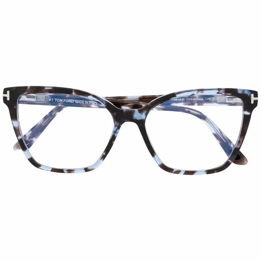 Очки в оправе 'кошачий глаз'