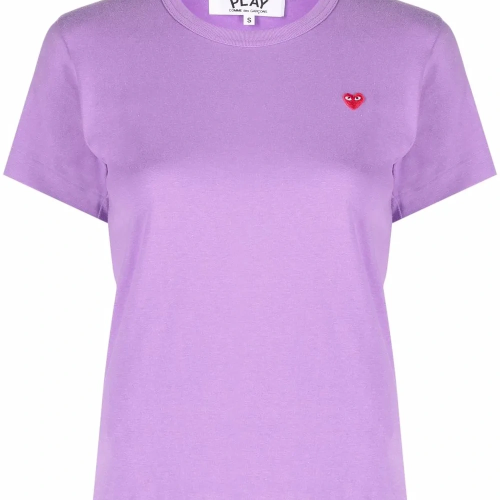 Футболка с вышитым логотипом