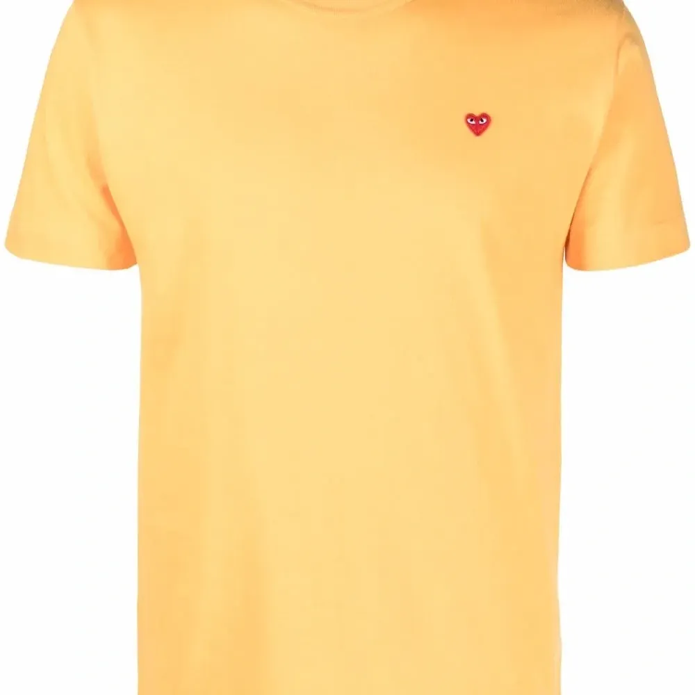 Футболка с нашивкой-логотипом