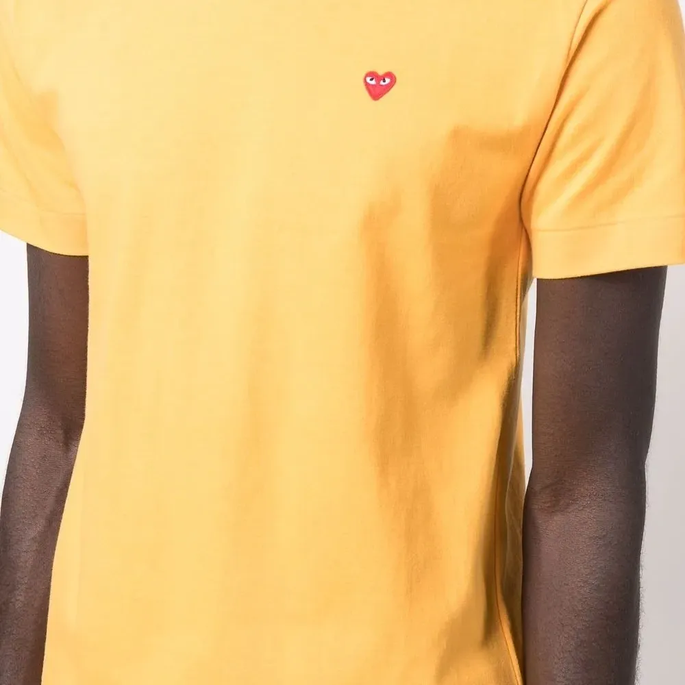 Футболка с нашивкой-логотипом