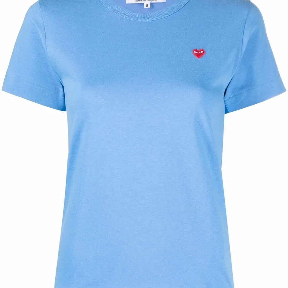 Футболка с вышитым логотипом