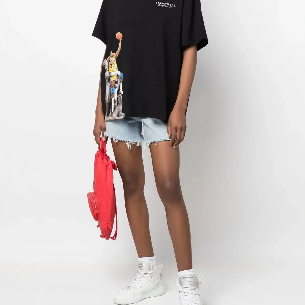 Футболка с графичным принтом