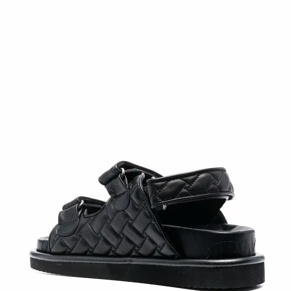 Стеганые сандалии на липучках