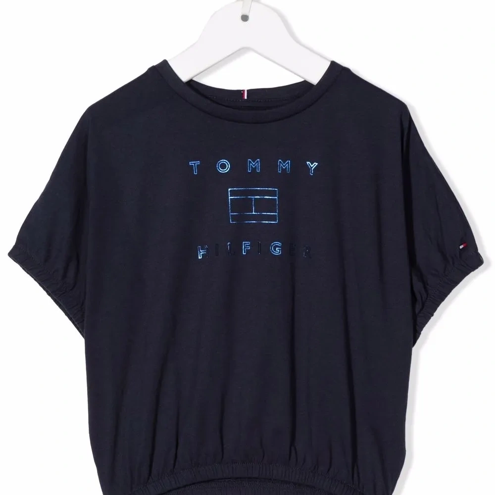 Футболка с логотипом