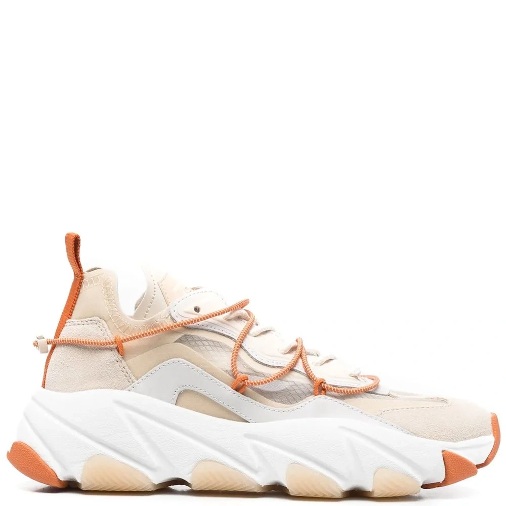 Кроссовки на массивной подошве