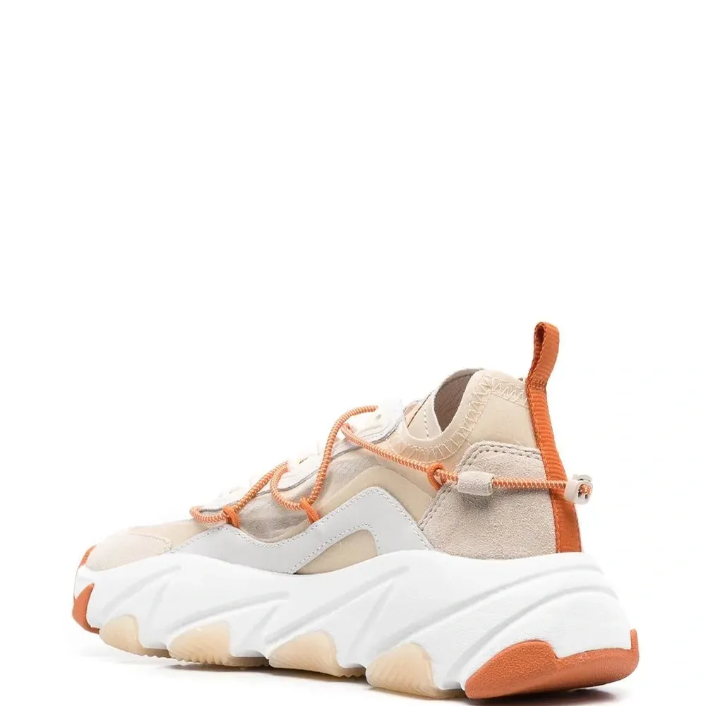 Кроссовки на массивной подошве