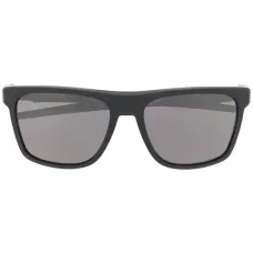 Солнцезащитные очки в квадратной оправе Солнцезащитные очки в квадратной оправе